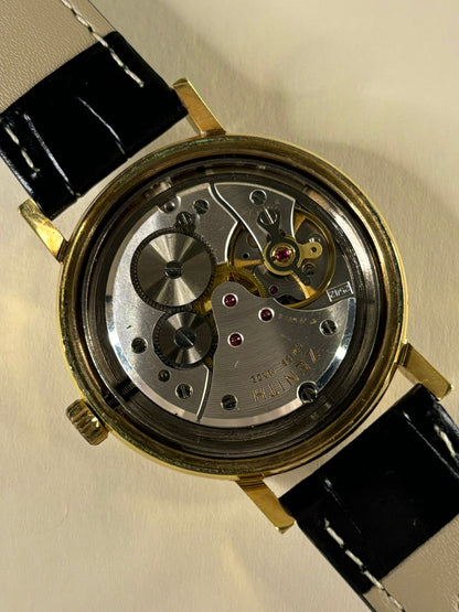 Detailed movement view of Zenith 1968 men’s vintage dress timekeeper calibre 2542 manual