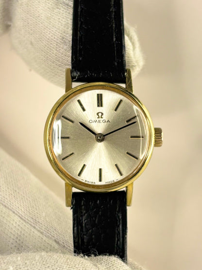 Omega ladies vintage watch ref. 511.213 with white sunburst dial and gold-plated case, c.1968