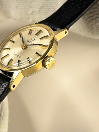 Side profile of Omega Genève ladies Ref. 511.0451 timekeeper with slim gold plated case styling signed omega crown
