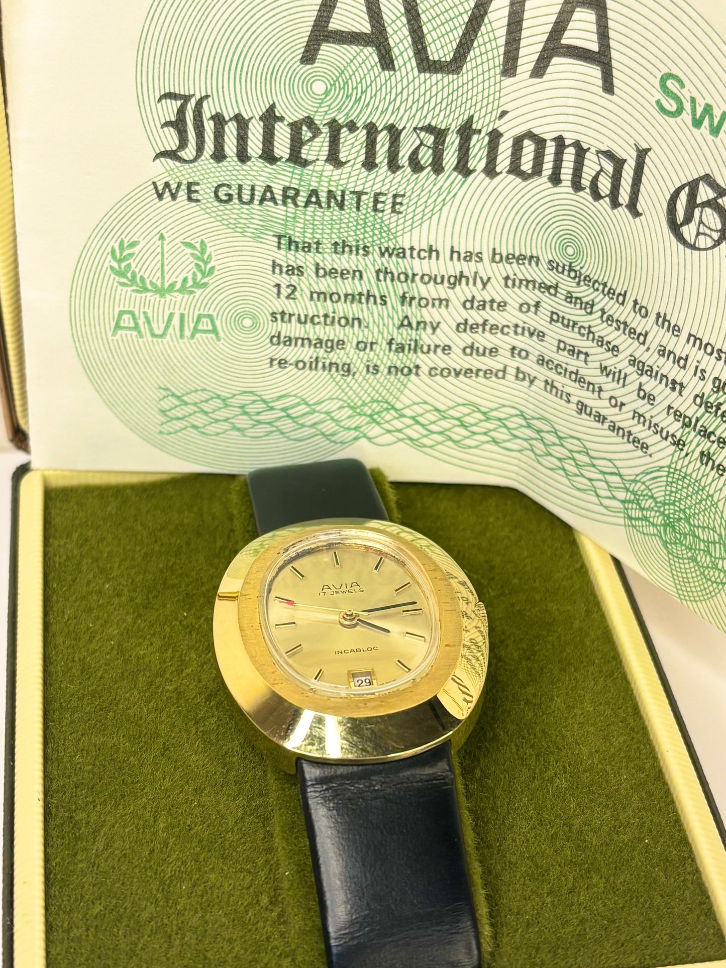 AVIA Vintage 1970’s *+BOX&PAPERS* Men’s Manual Gold Oval Dress Watch