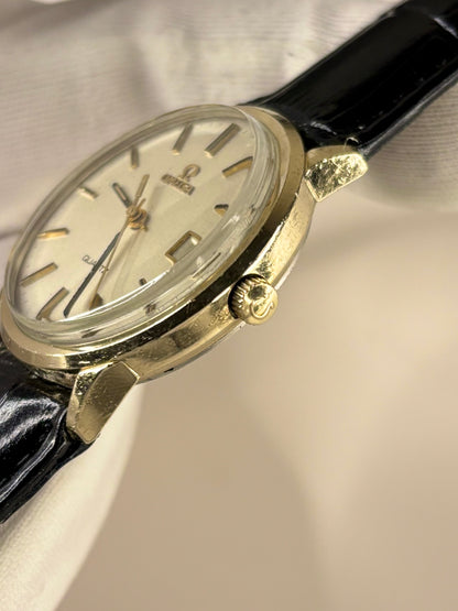 Side profile of Omega Ref. 196.0119 1978 men’s vintage dress timekeeper with slim gold plated case styling omega signed crown