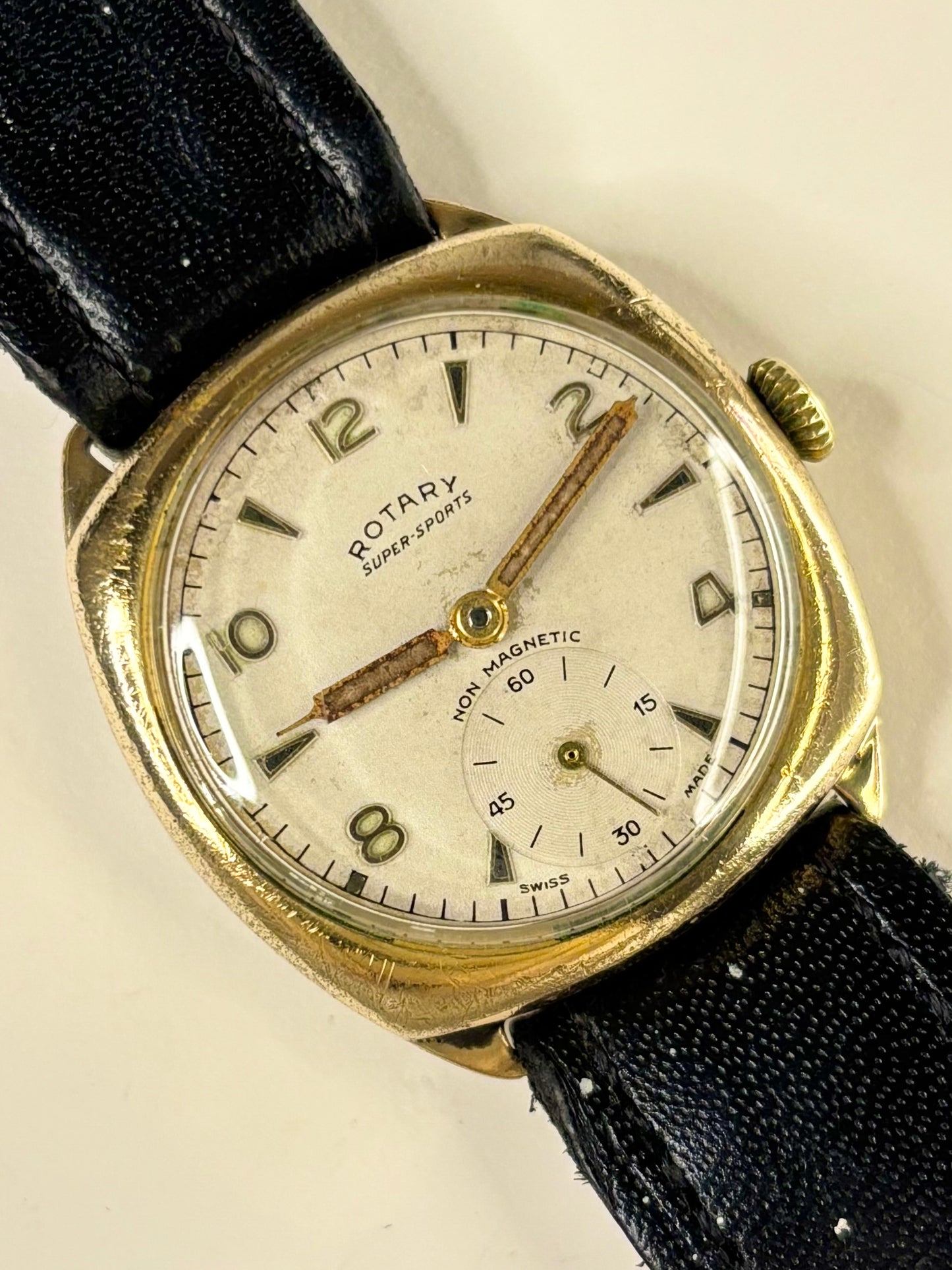 Luxury vintage Rotary dress watch for men, premium gold-plated case with elegant dial design, a refined handmade mechanical timepiece and reliable timekeeper