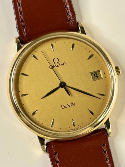 Close up of Omega De Ville 1989 quartz watch gold plated case Cal. 1432