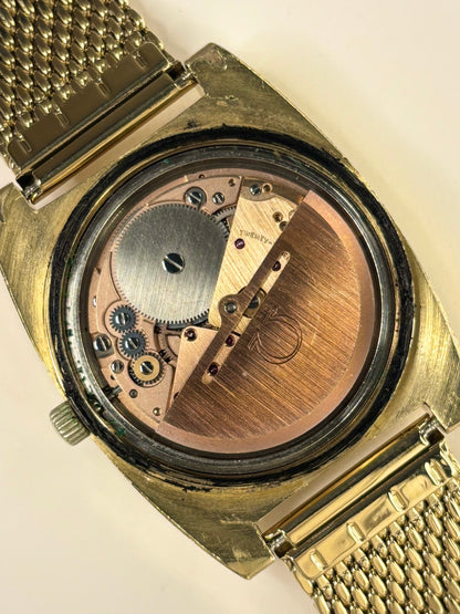 Detailed movement view of Omega Genève Ref. 166.0188 men’s vintage dress timekeeper Swiss automatic calibre