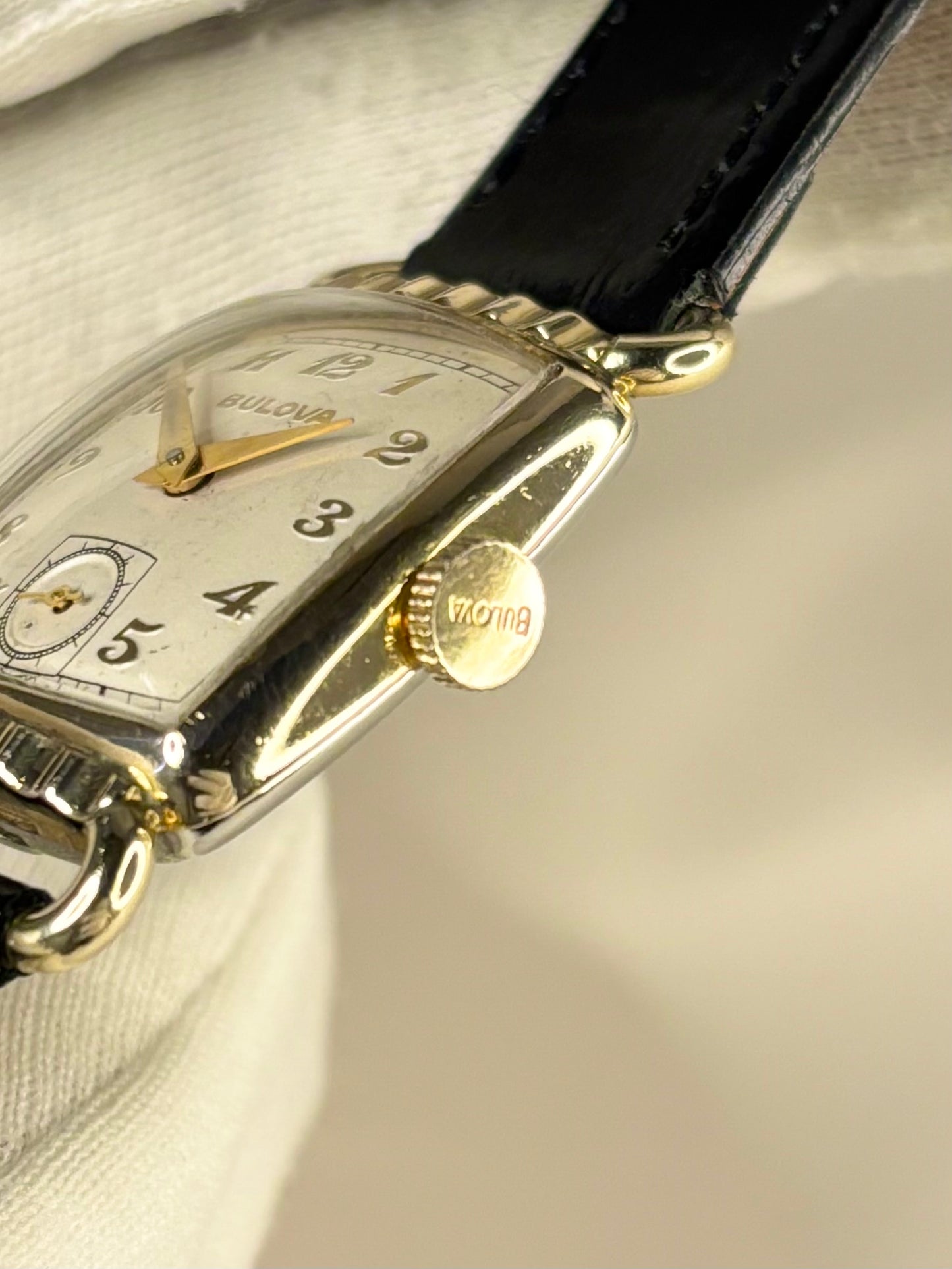 BULOVA Vintage *RARE* 1950’s Men’s Manual Antique Sub-Seconds Gold Tank Watch