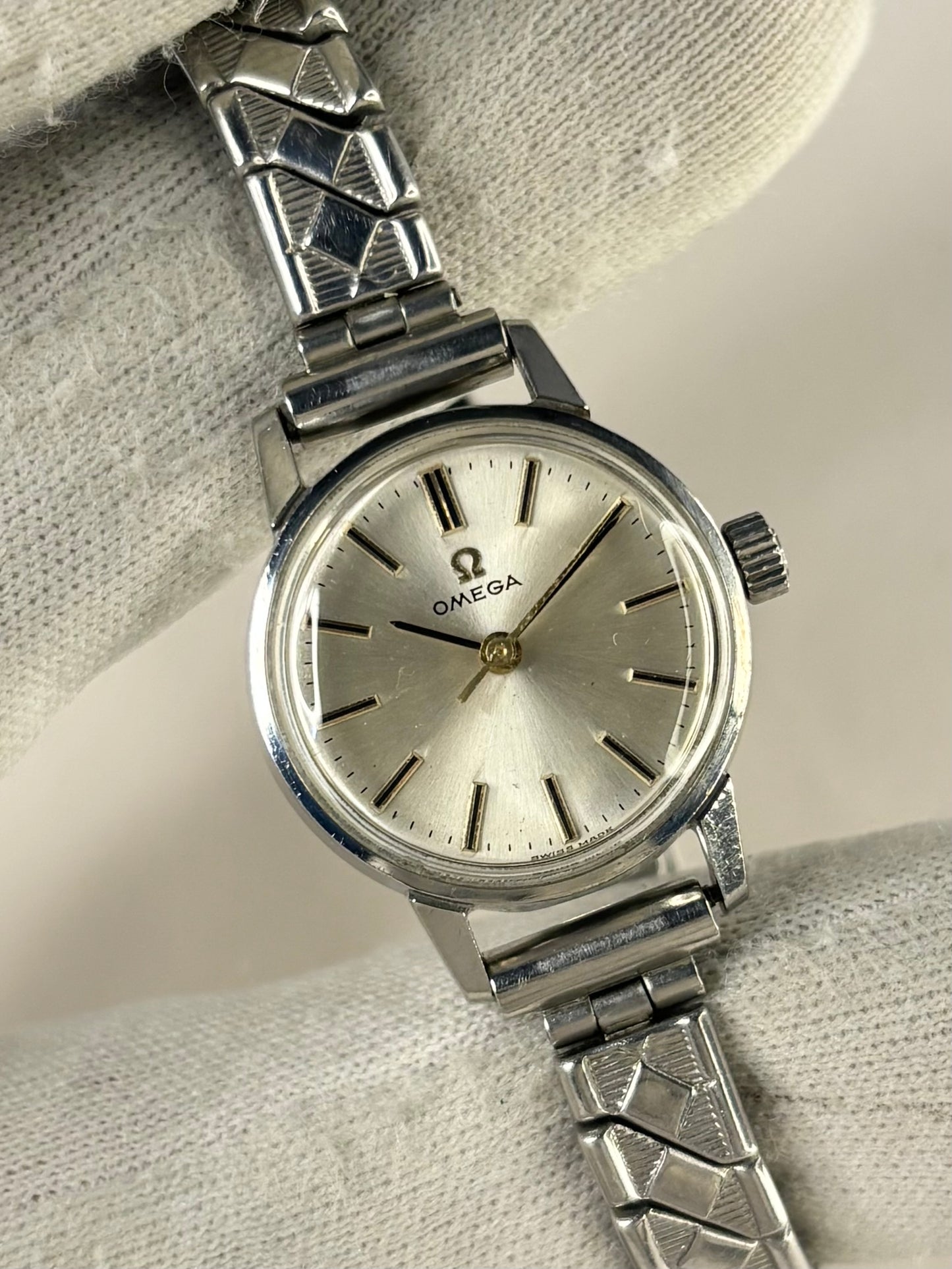 OMEGA Ladies Vintage 1960’s Manual Silver Watch