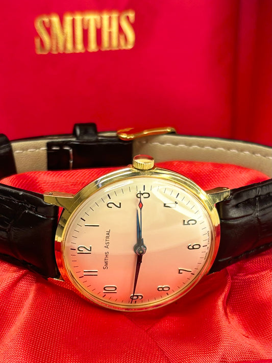 Vintage Smiths manual timepiece – c.1965 men's gold-plated dress watch with white dial, in great condition with only minor age-appropriate marks, complete with original box and papers.