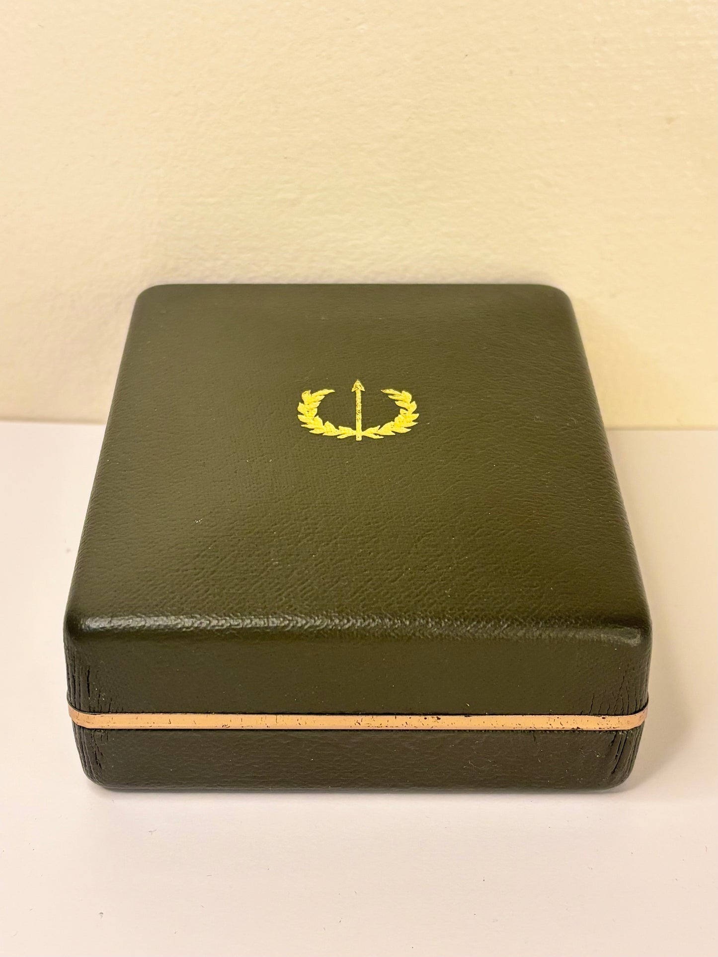 AVIA Vintage 1970’s *+BOX&PAPERS* Men’s Manual Gold Oval Dress Watch