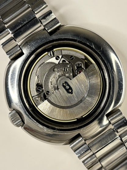 Detailed movement view of Tissot Ref. 44592 men’s vintage timekeeper calibre 784-1 automatic
