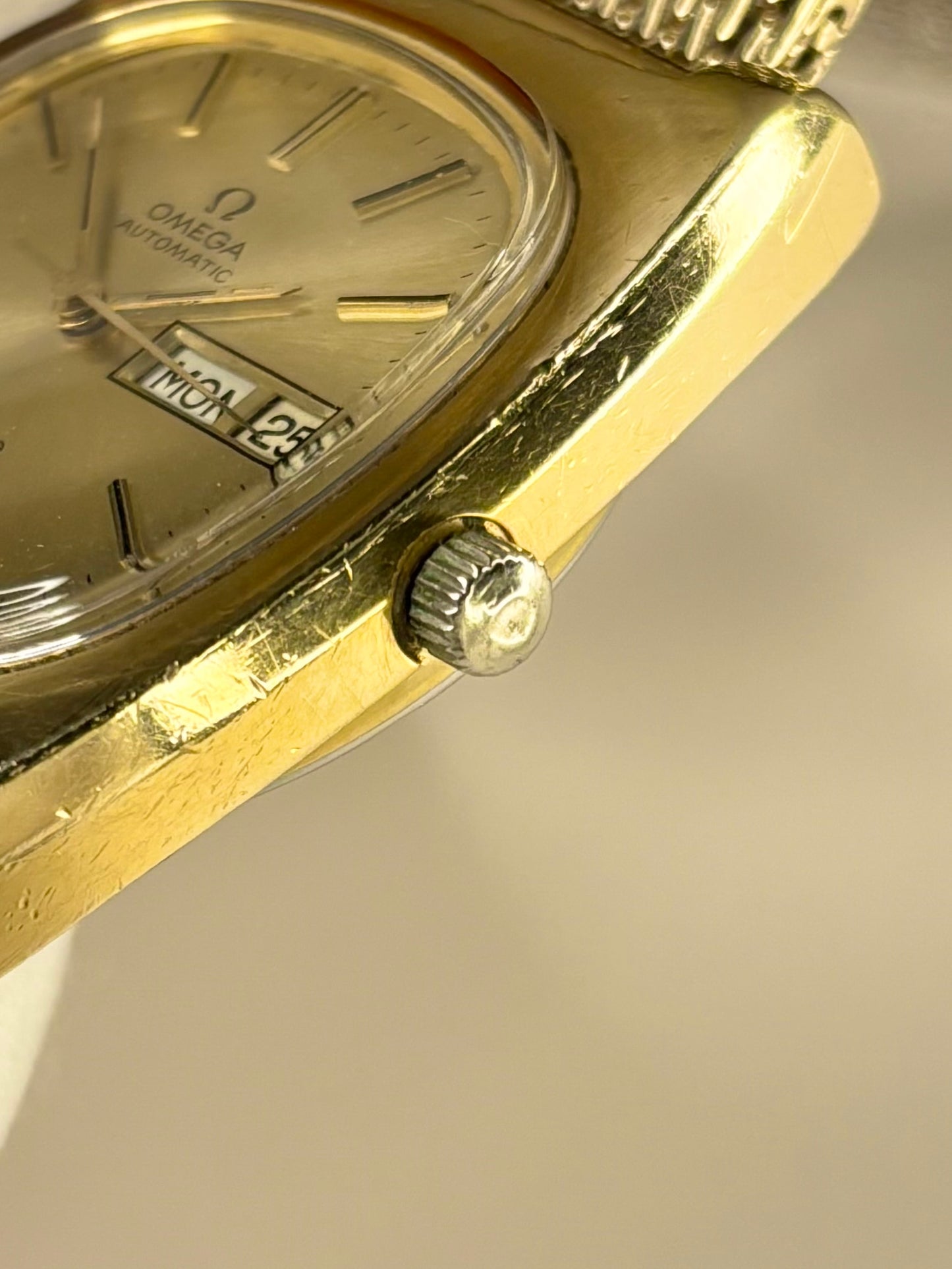 OMEGA Geneve Vintage 1970’s Men’s Automatic Day Date Gold Dress Watch - 166.0188