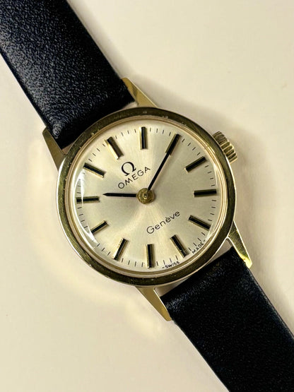 Omega Genève ladies Ref. 511.0451 timekeeper with gold plated case, white sunburst dial and calibre 625 manual movement