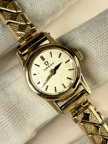 Omega ladies Ref. 1962 1960s vintage timekeeper with gold plated case, classic dial and manual movement