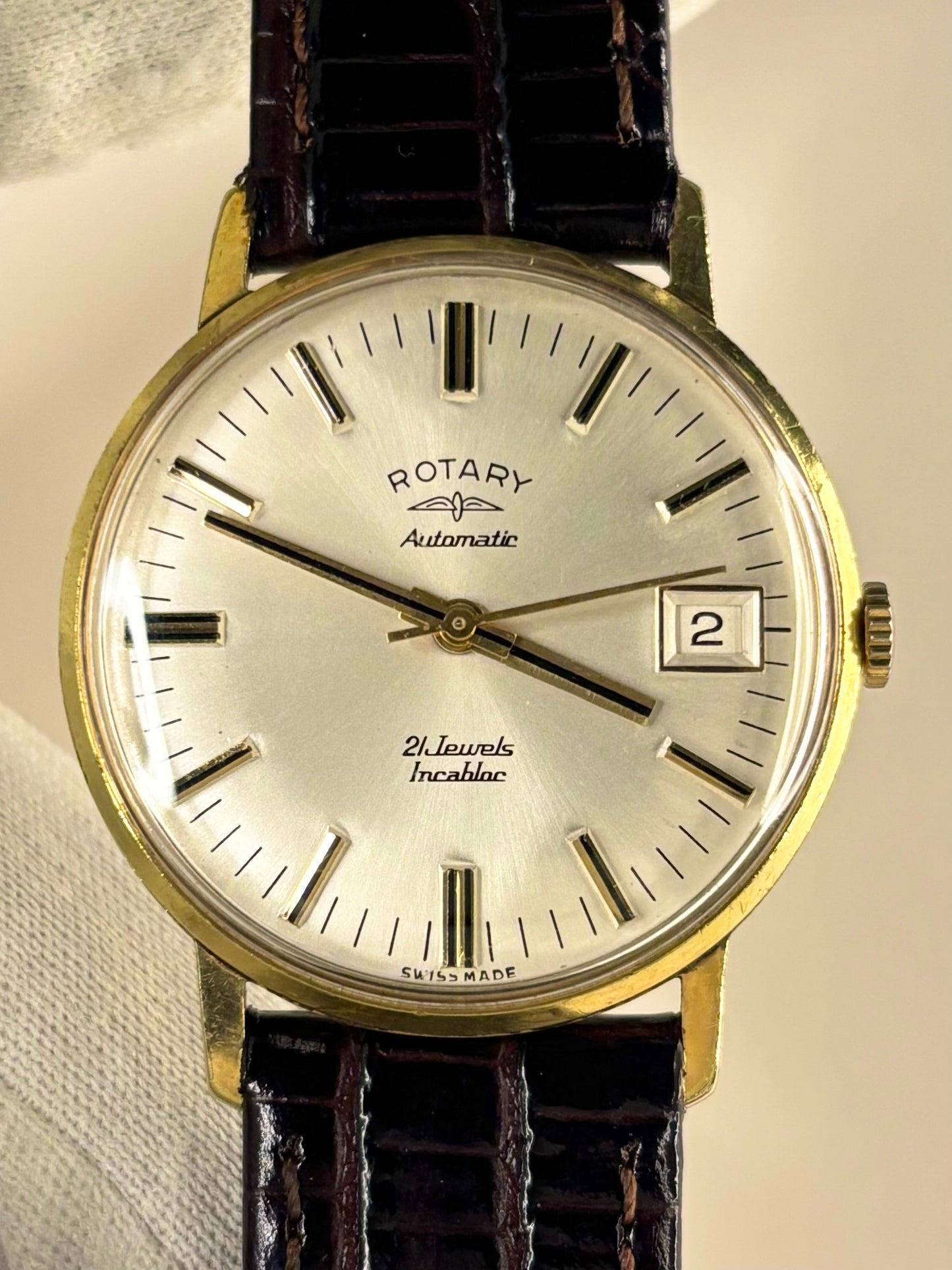 Vintage c.1973 Rotary automatic timekeeper – men's gold-plated dress watch with white sunburst dial, in good condition with only minor age-appropriate marks.