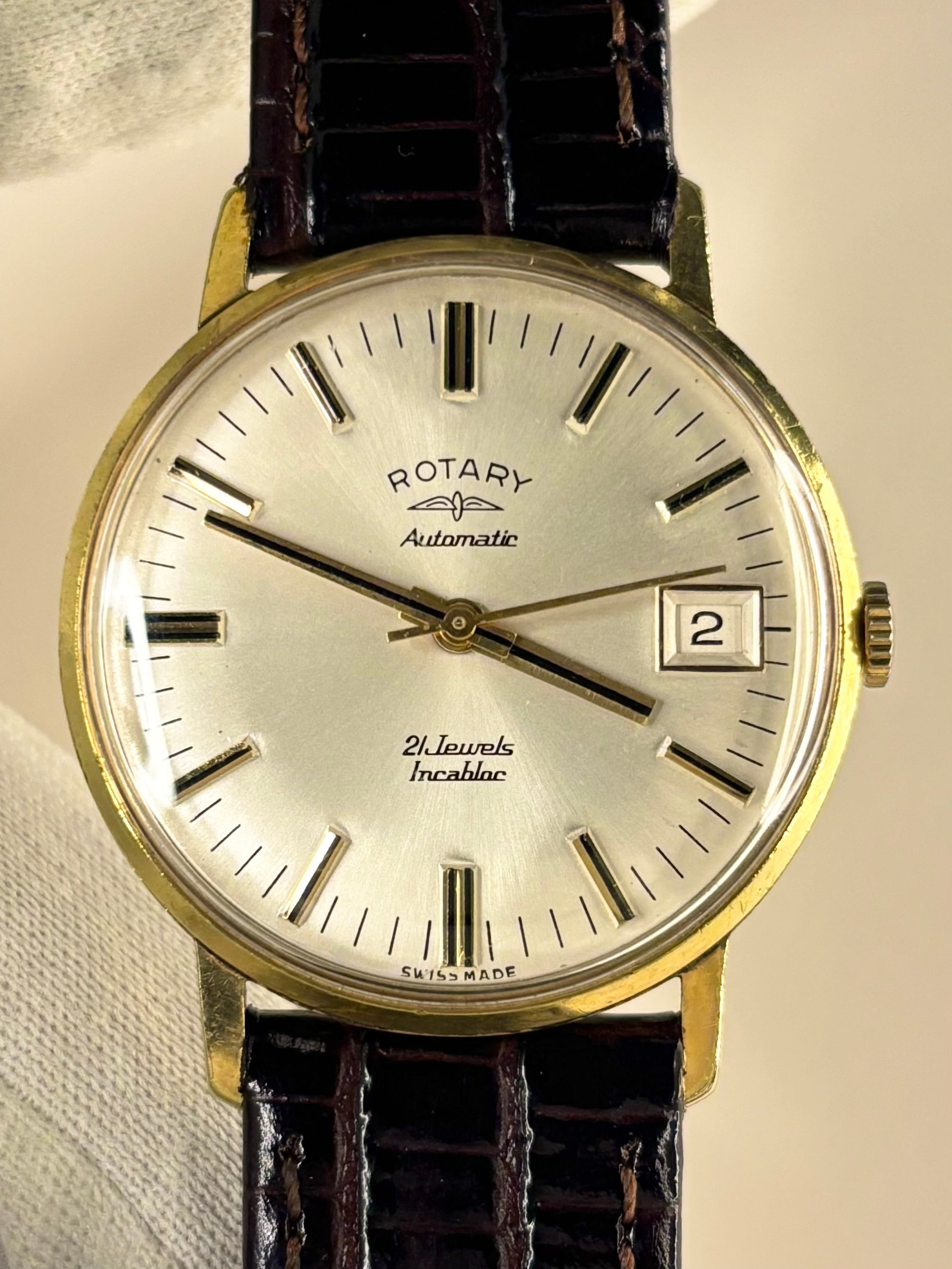 Vintage c.1973 Rotary automatic timekeeper – men's gold-plated dress watch with white sunburst dial, in good condition with only minor age-appropriate marks.