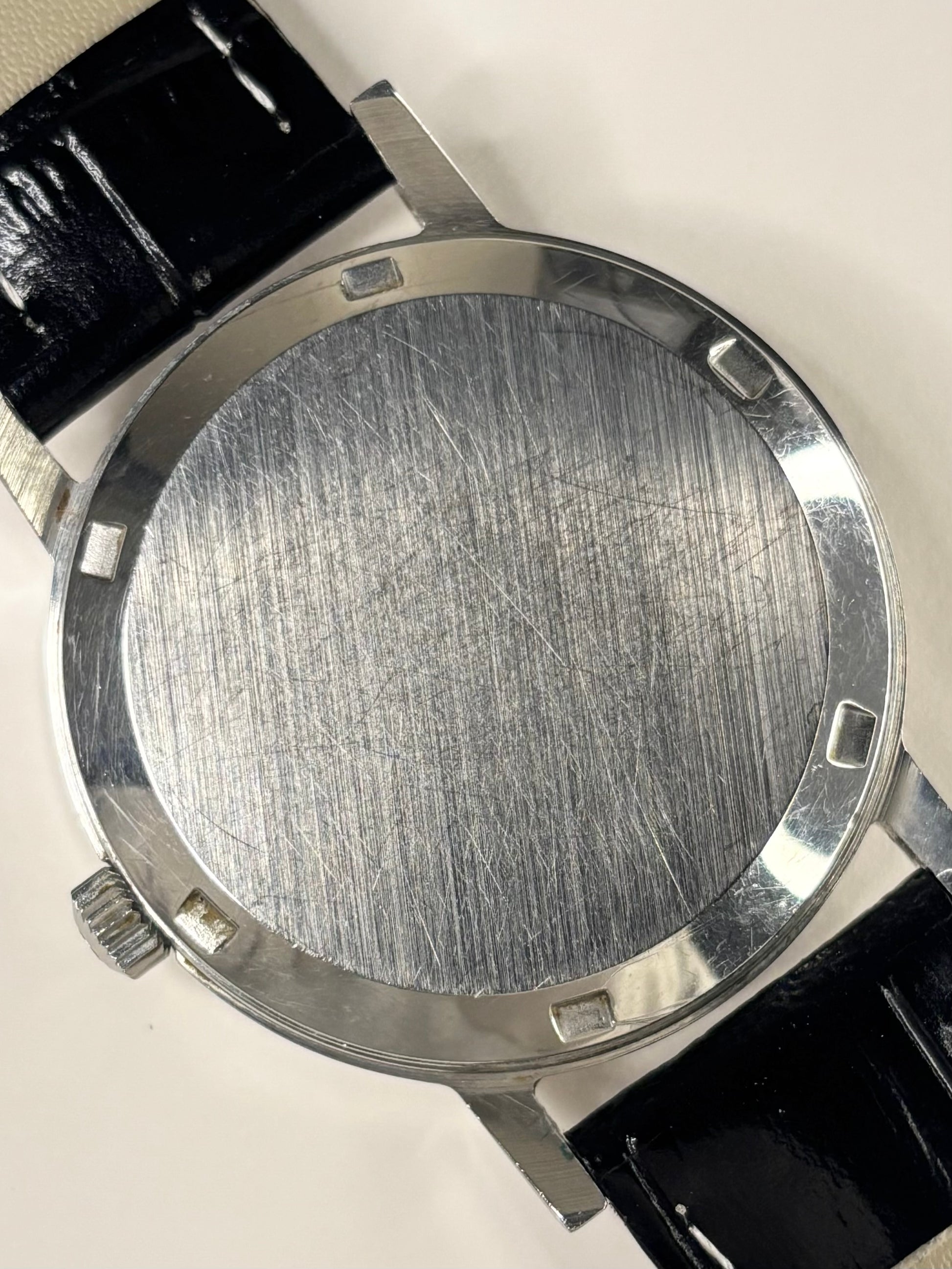 Caseback of Omega Genève vintage men’s watch ref. 166.0163 with automatic movement