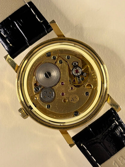 Detailed movement view of Tissot Seastar 1986 men’s vintage timekeeper calibre 2451 manual