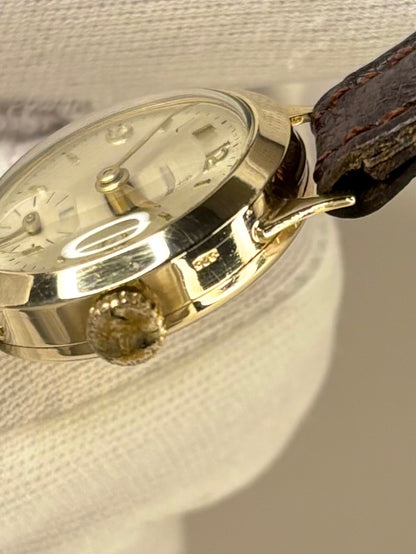 Side profile of Tudor 1957 ladies vintage timekeeper with slim 9ct gold case styling hallmarked case