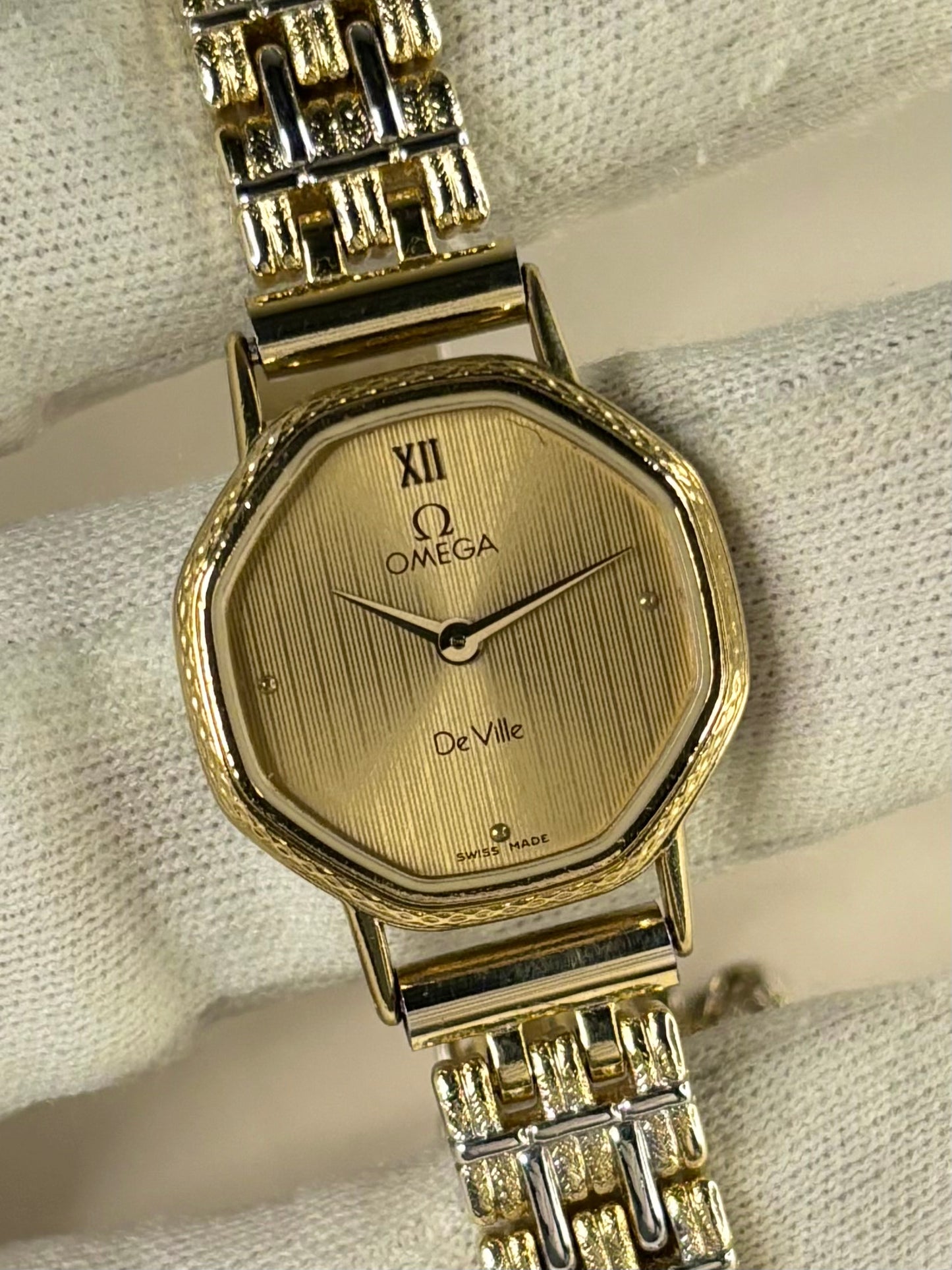 1980s Omega ladies quartz watch with gold-toned dial and gold-plated case, a classic Swiss vintage timepiece and elegant ladies timekeeper.