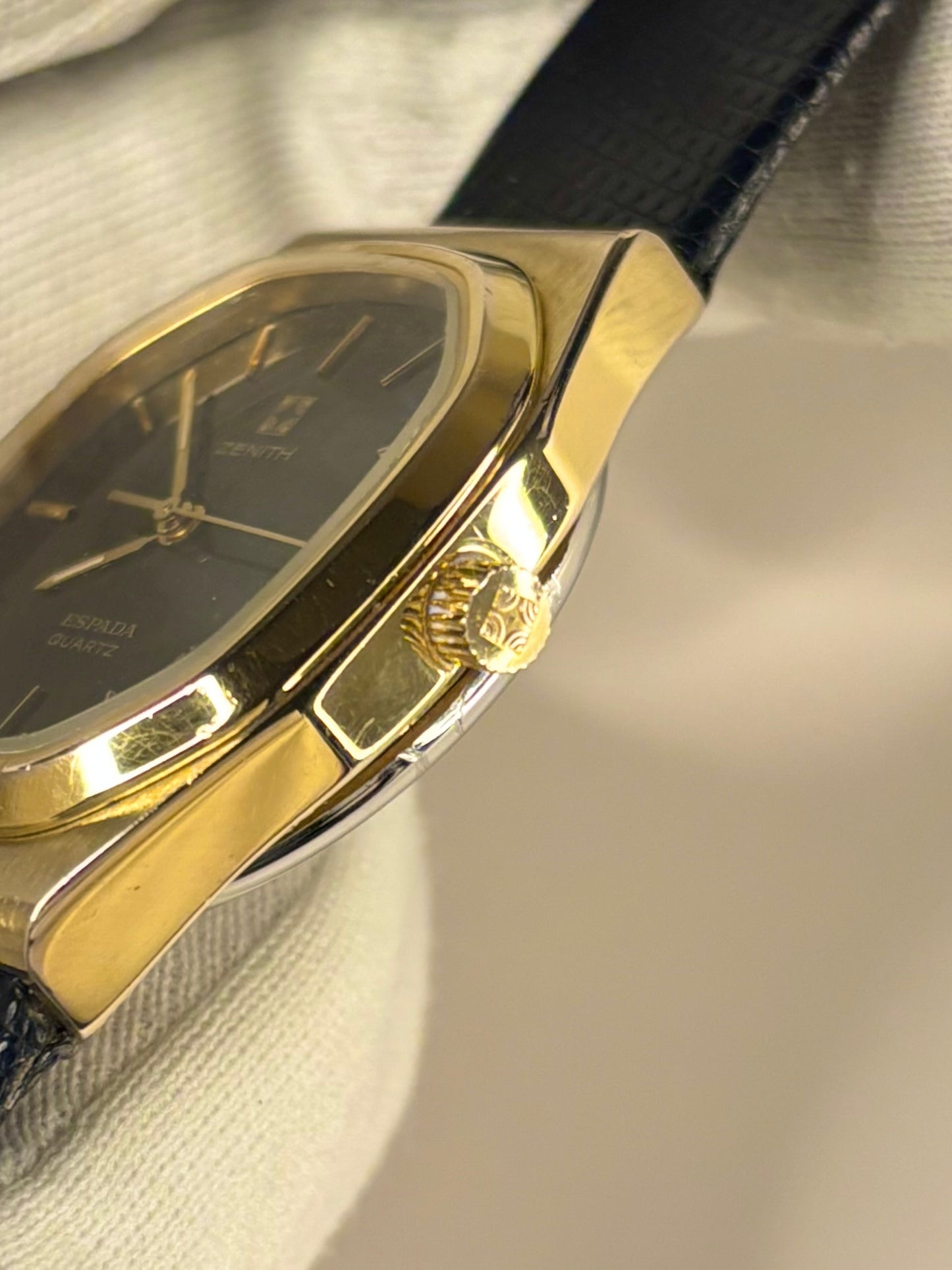 ZENITH Vintage 1970’s Men’s Black Dial Date Gold Dress Watch - 27.0050