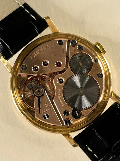 manual wind mechanism of Omega vintage 1960s 18ct gold manual wind men’s watch 269