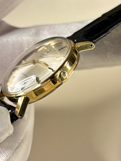 Side profile of Tissot Seastar 1986 men’s vintage dress timekeeper with slim gold plated case styling Tissot signed crown