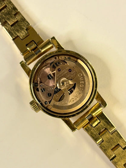 Luxury vintage Omega Genève ladies watch model 562.016, premium gold-plated case with elegant gold dial, a timeless handmade mechanical timepiece and classic Omega timekeeper