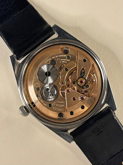 Detailed movement view of Omega Genève Ref. 135.041 men’s vintage dress timekeeper calibre 601