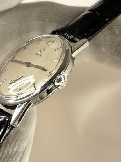 Side profile of Omega Ref. 121.001-63 1962 men’s vintage timekeeper with slim stainless steel case styling omega signed crown