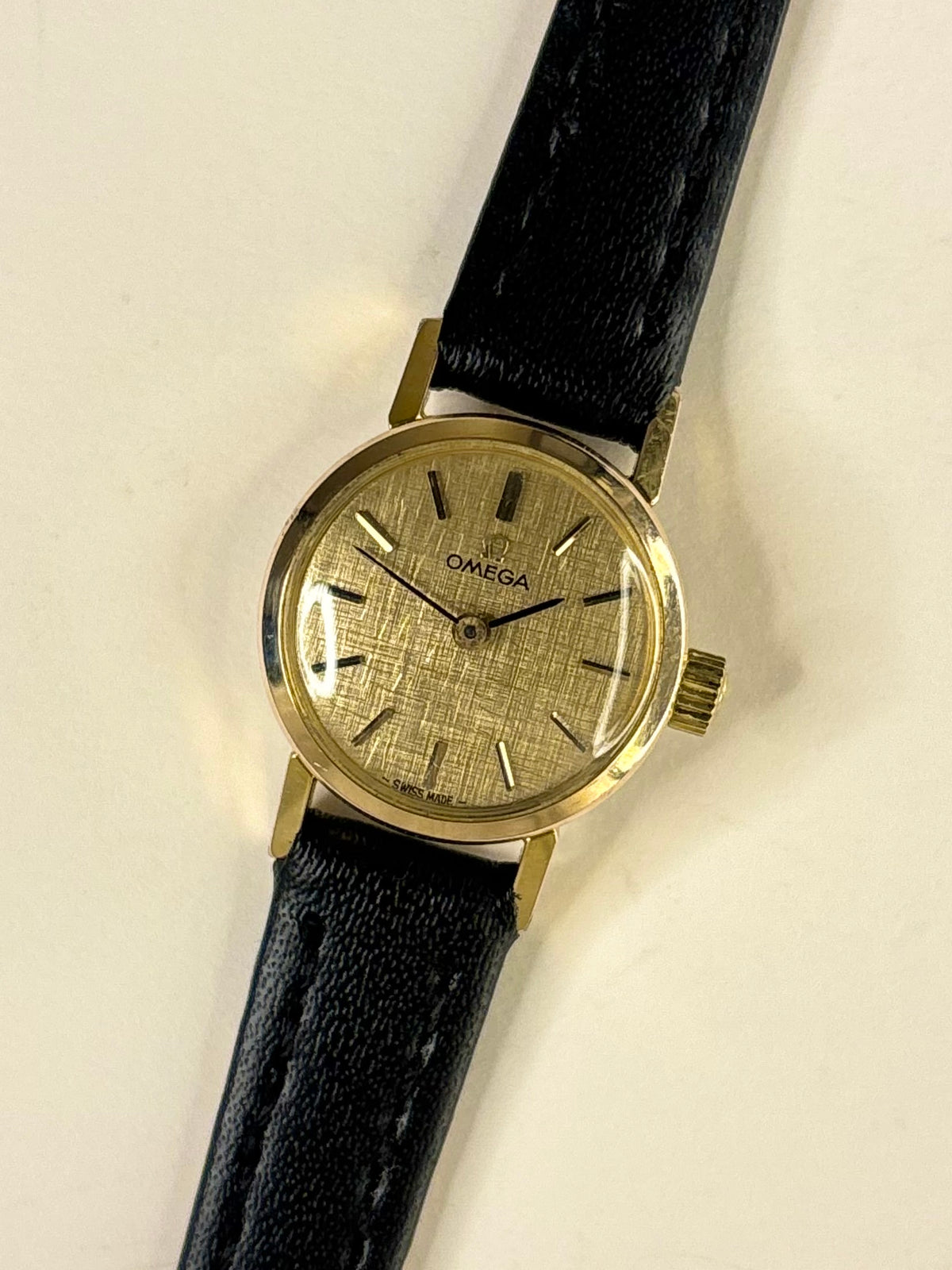 OMEGA Ladies Vintage 1960’s *+BOX* Linen Dial Manual Gold Dress Watch - 511.184