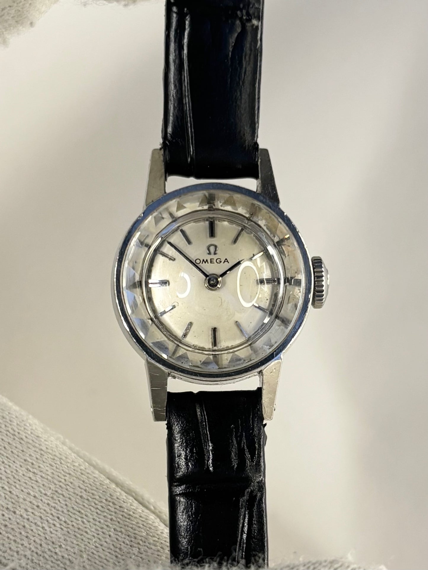 OMEGA Ladies Vintage 1970’s Manual Silver Diamond Bezel Cocktail Watch