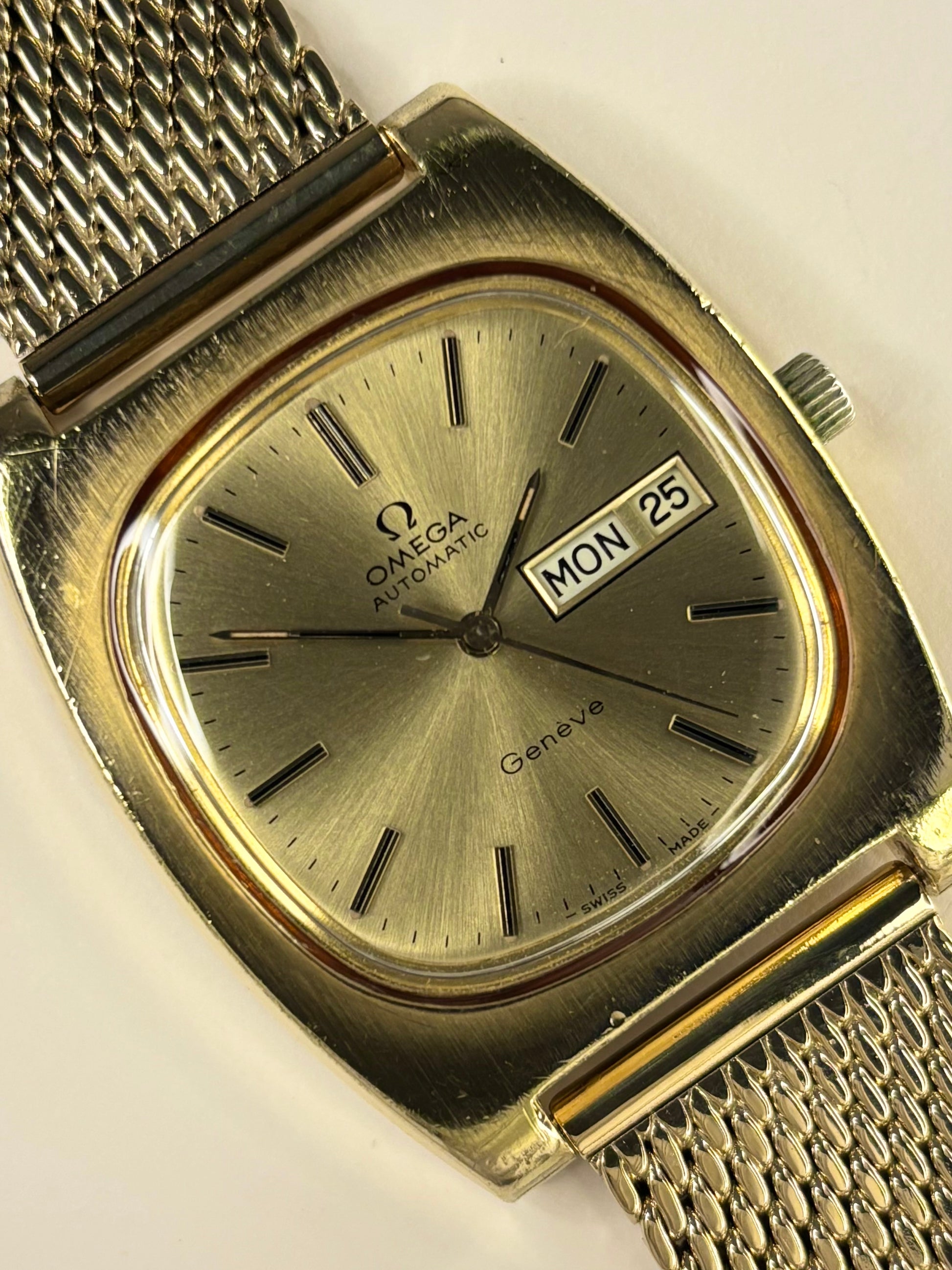 OMEGA Geneve Vintage 1970’s Men’s Automatic Day Date Gold Dress Watch