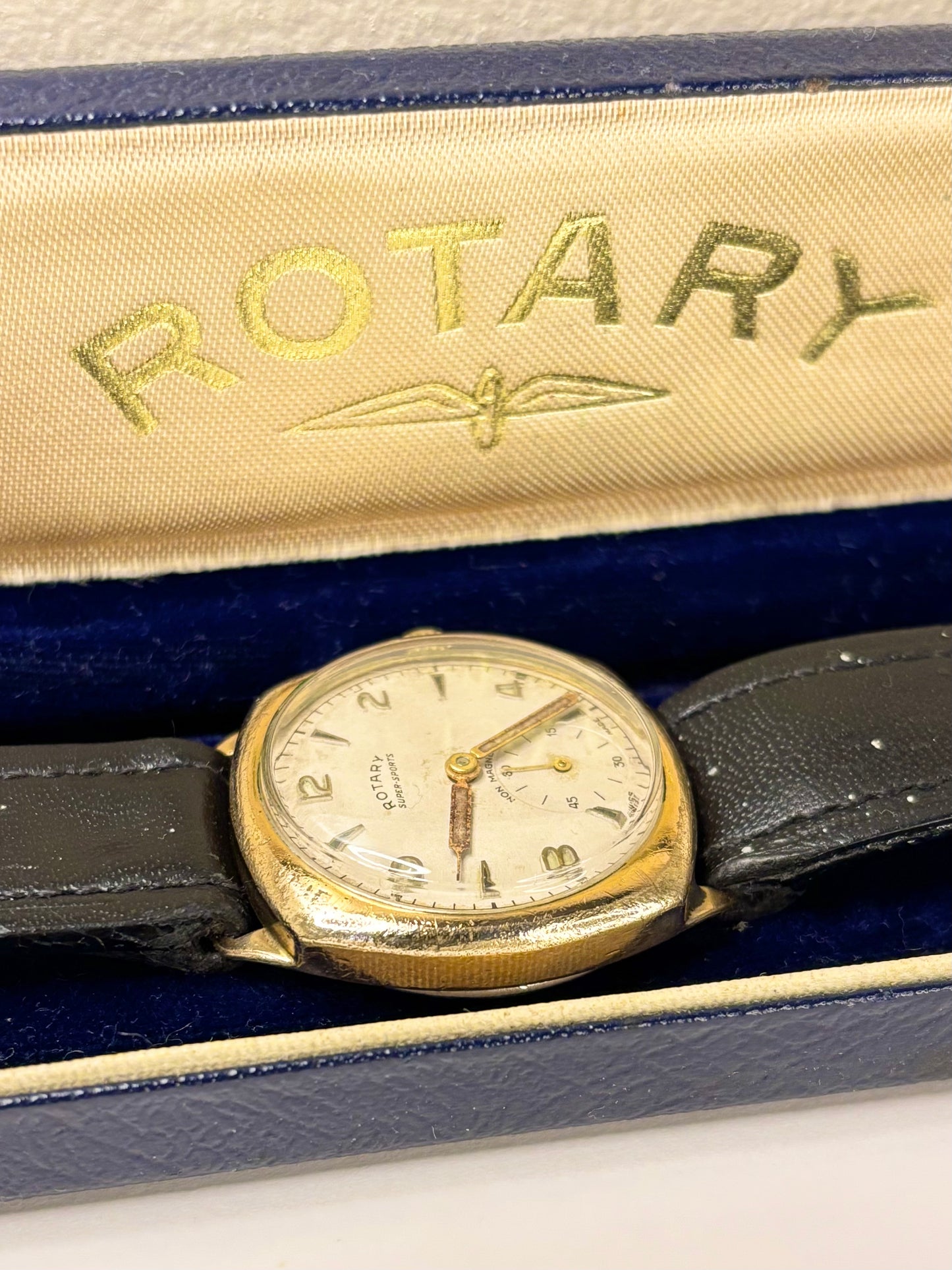 Premium luxury vintage Rotary men’s timepiece from the 1930s, featuring a gold-plated case and classic dial, a timeless handmade mechanical timekeeper