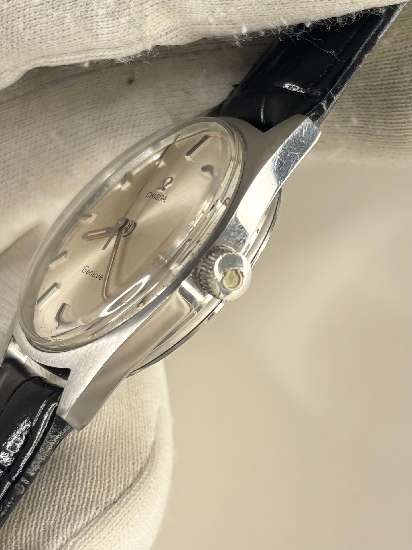 OMEGA Geneve Vintage 1970’s Men’s Manual Date Silver Dress Watch - 136.041
