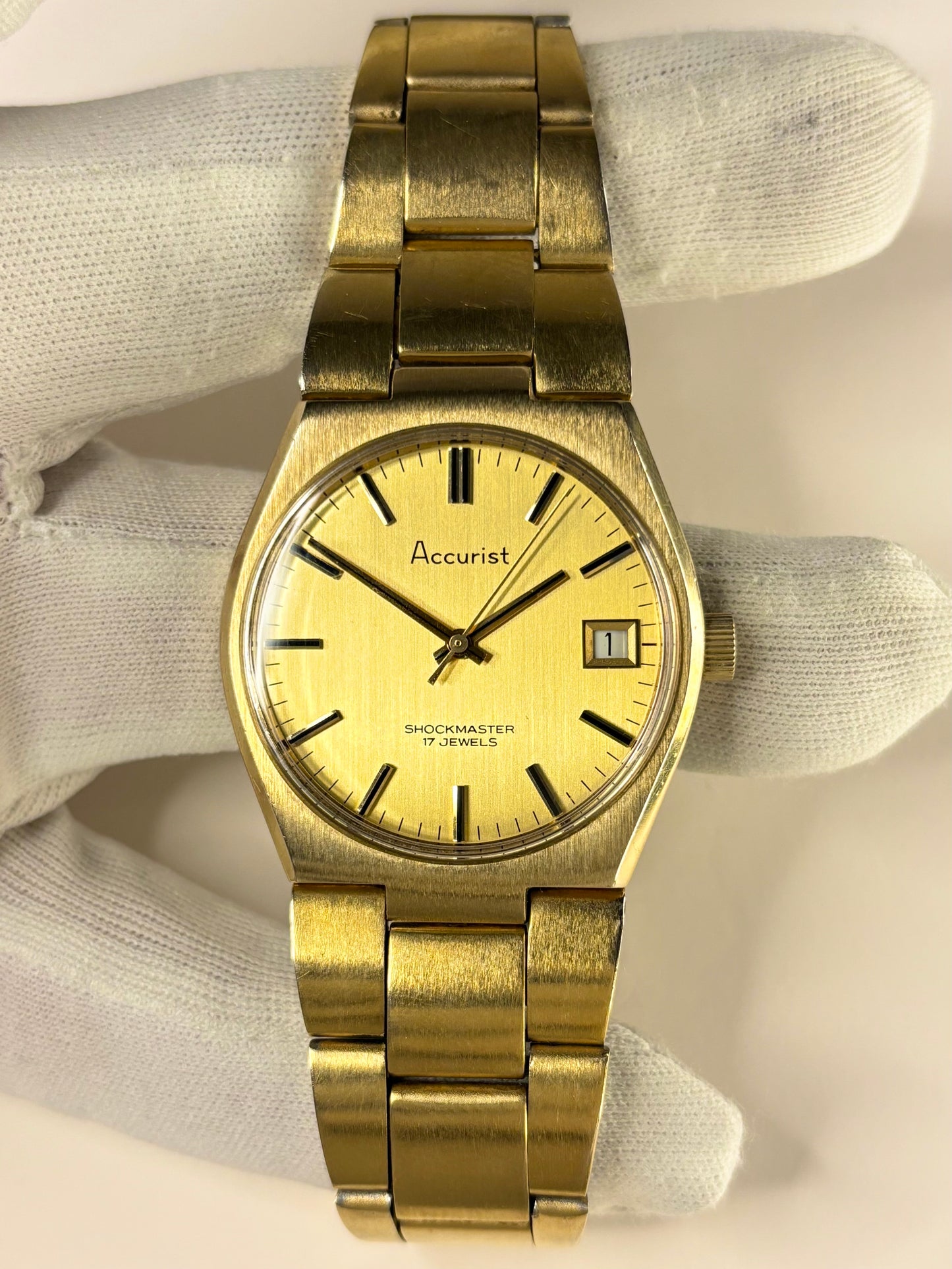 ACCURIST Vintage 1970’s Men’s Manual Date Gold Watch