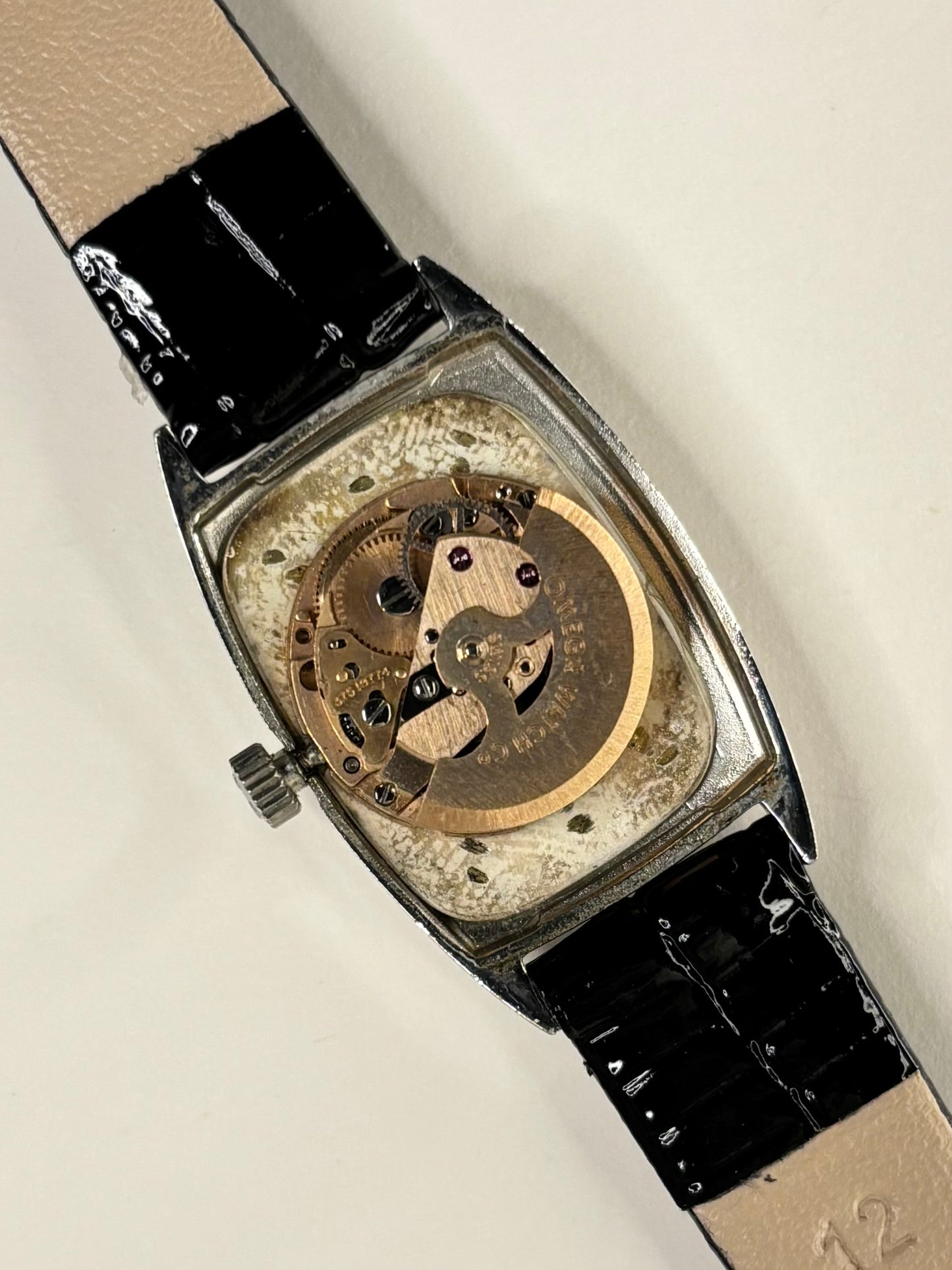 Luxury vintage Omega Constellation ladies watch model 551.029, premium stainless steel case and silver dial, an elegant handmade automatic timepiece and classic Omega timekeeper.