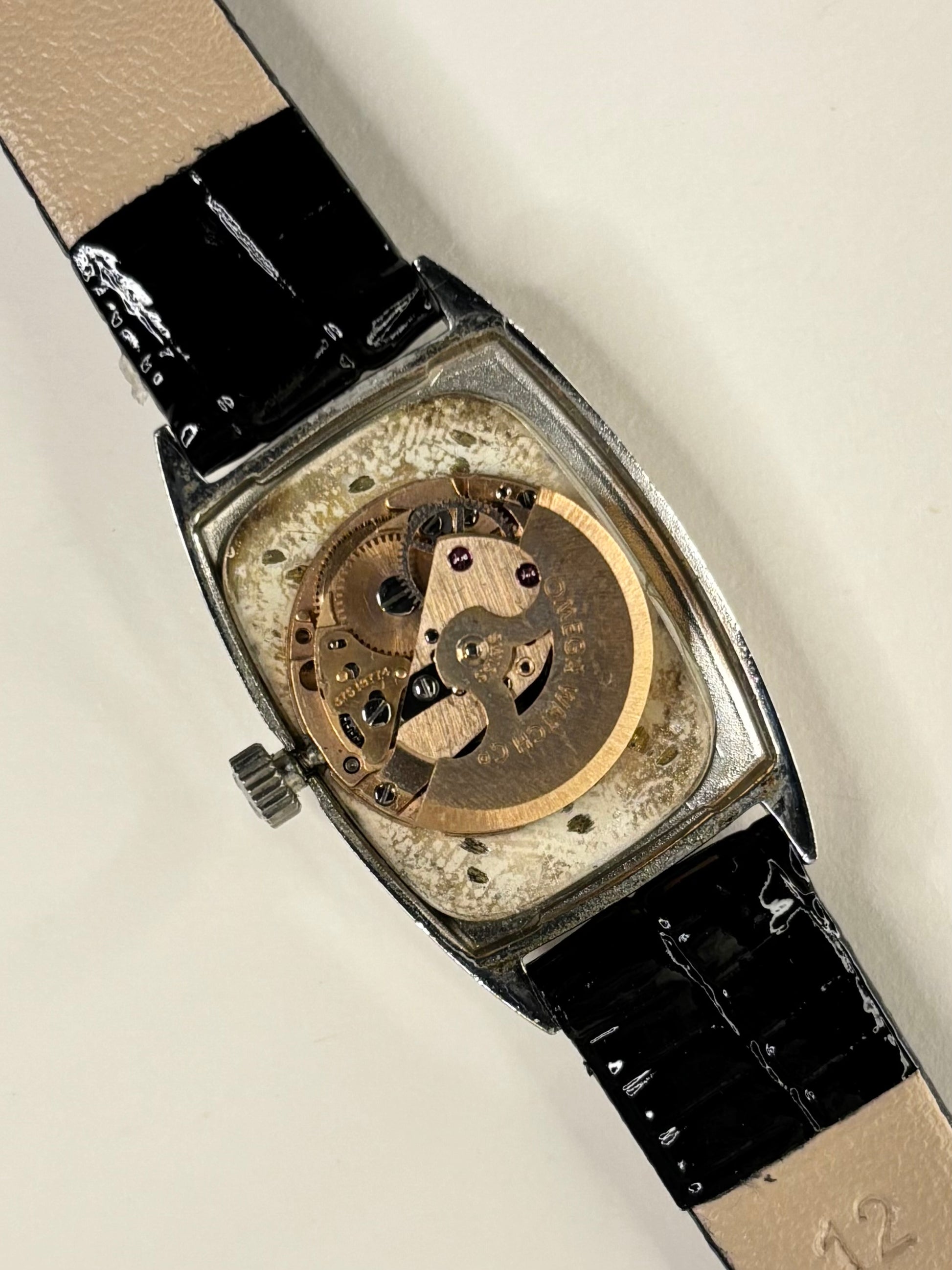 Luxury vintage Omega Constellation ladies watch model 551.029, premium stainless steel case and silver dial, an elegant handmade automatic timepiece and classic Omega timekeeper.