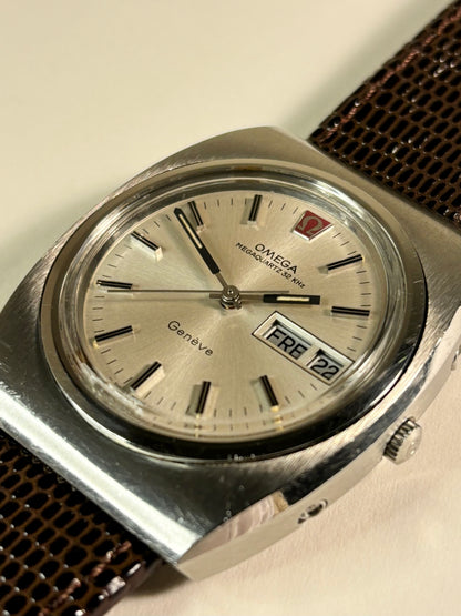 Collectible Omega Genève Ref. 1310 men’s 1975 vintage timekeeper featuring near mint dial and case