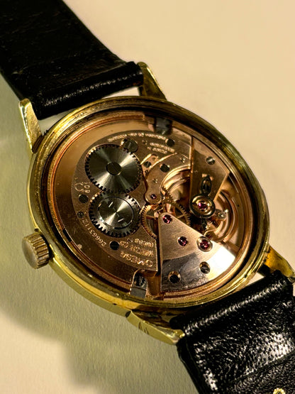 Detailed movement view of Omega Genève Ref. 601 men’s vintage dress timekeeper Swiss manual calibre