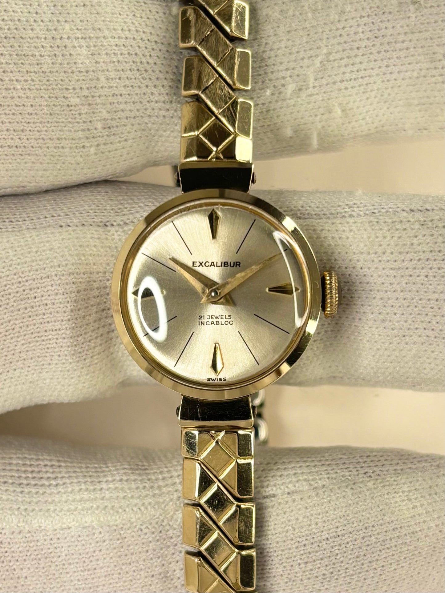 Excalibur 1967 ladies watch powered by reliable Swiss manual wind movement