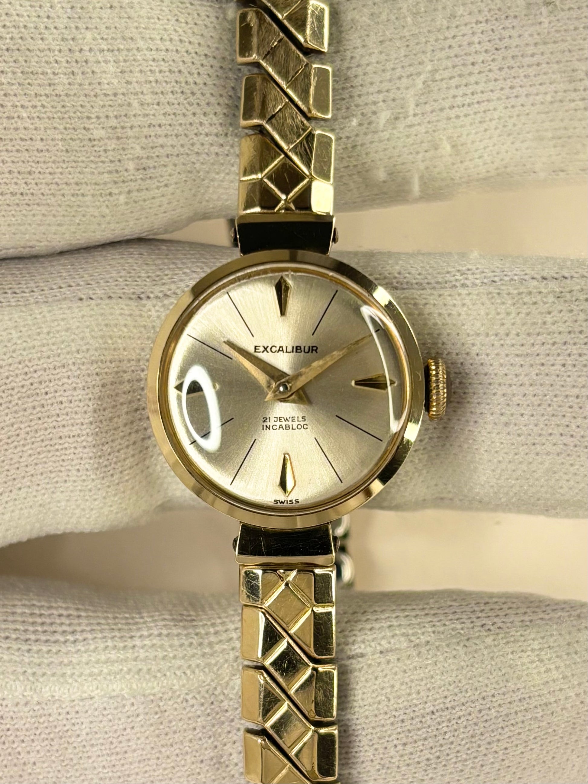 Excalibur 1967 ladies watch powered by reliable Swiss manual wind movement