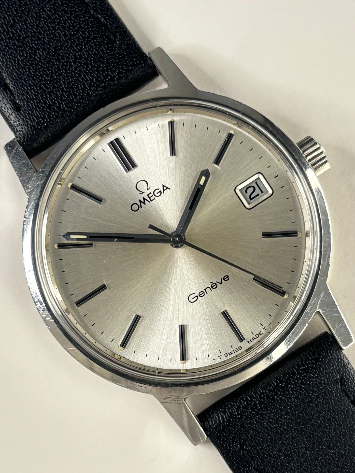 OMEGA Geneve Vintage 1970’s Men’s Manual Date Silver Dress Watch - 136.0104
