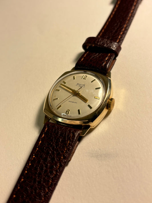Avia 9ct Solid Gold Manual Watch