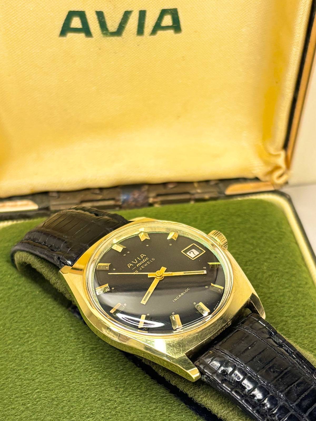 AVIA Vintage *+BOX* 1960’s Men’s Automatic Black Dial Gold Dress Watch