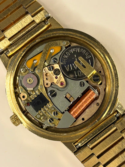 Detailed movement view of Omega Ref. 196.0058 men’s vintage dress timekeeper calibre 1310 quartz