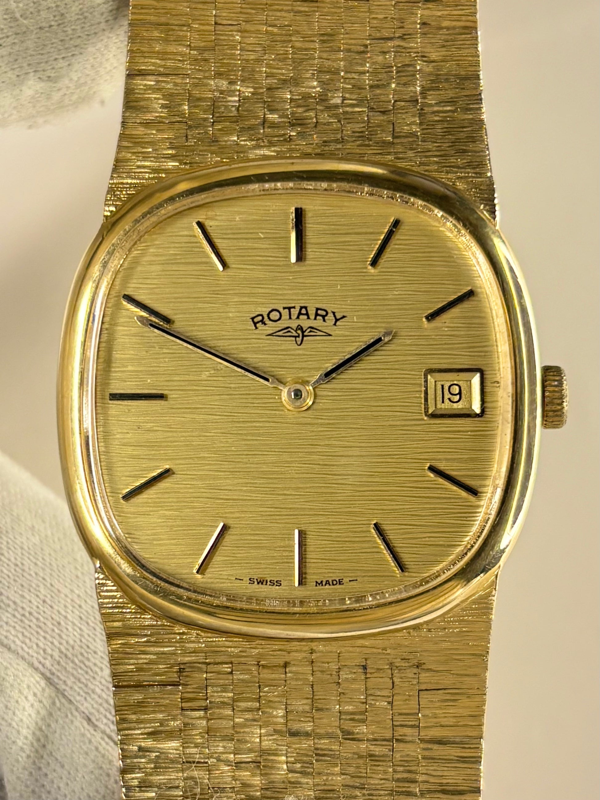 Vintage c.1973 Rotary manual timepiece – men's gold-plated dress watch in good condition with age-appropriate marks