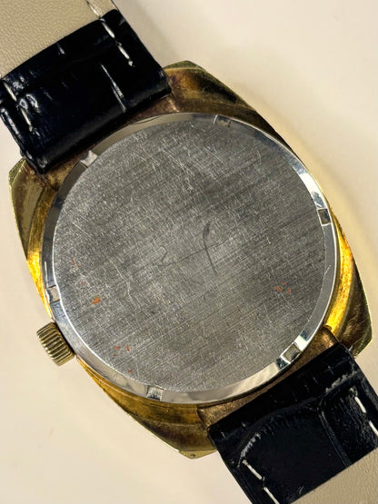 Ingersoll 1971 — 34mm gold-plated case, manual wind dress watch, white sunburst dial. caseback view 