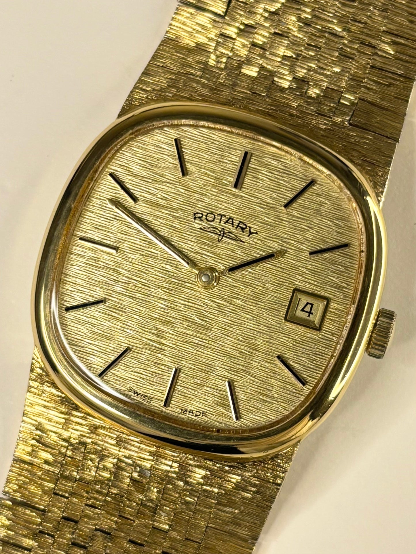 ROTARY Vintage 1970’s Men’s Manual Date Bark-Effect Gold Dress Watch