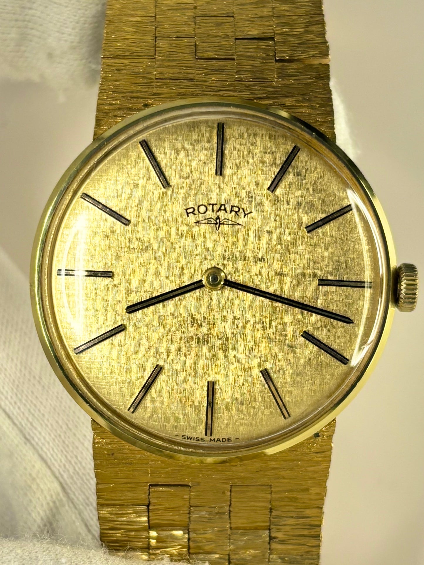 ROTARY Vintage 1970’s *RARE* Men’s Manual Gold Bark Effect Dress Watch