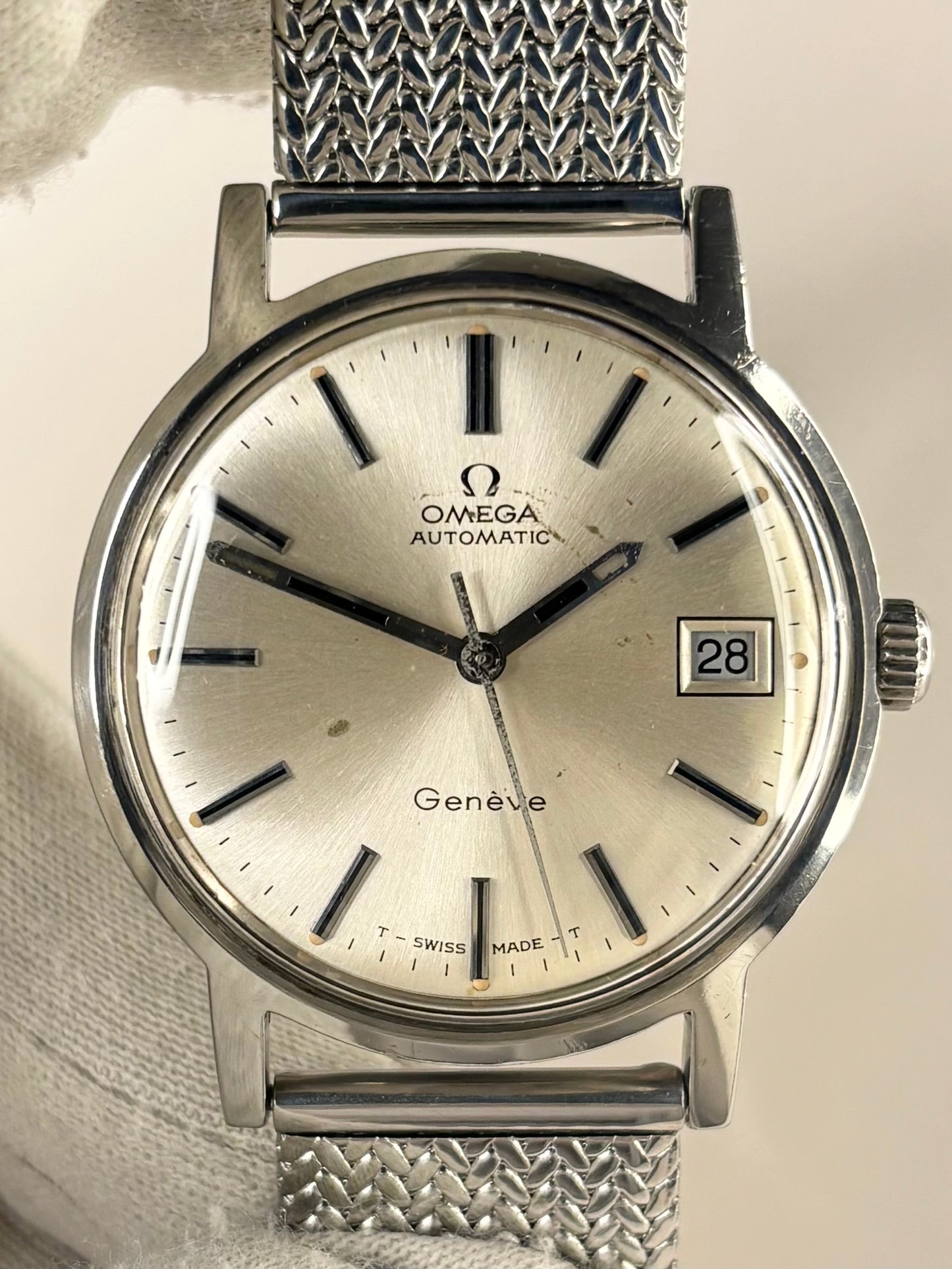 Vintage Omega Geneve ref. 166.070 watch – c.1969 men's stainless steel automatic dress watch with white sunburst dial, in good condition with age-appropriate marks. By ARCollectables