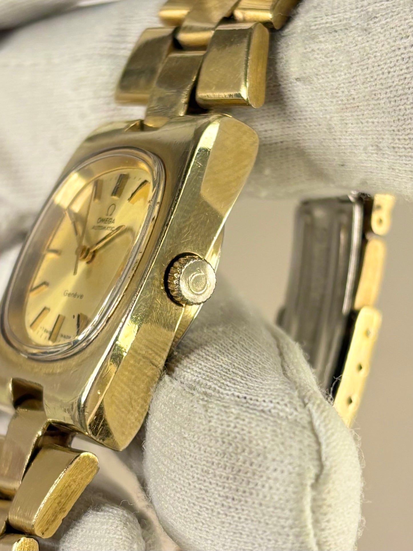 OMEGA Geneve Ladies Vintage 1970’s Automatic Date Gold Watch - 566.0075